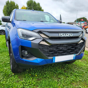 N60 Space Nitro sport Isuzu bleu métalisé