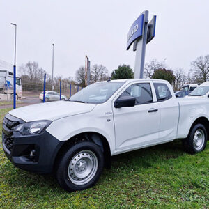 Isuzu DMAXN60B Splash White vue de gauche