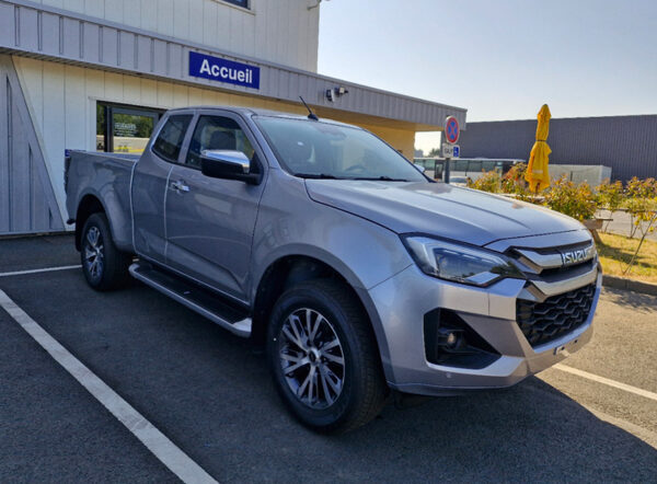 ISUZU D-MAX SPACE N60+_MercurySilverMet