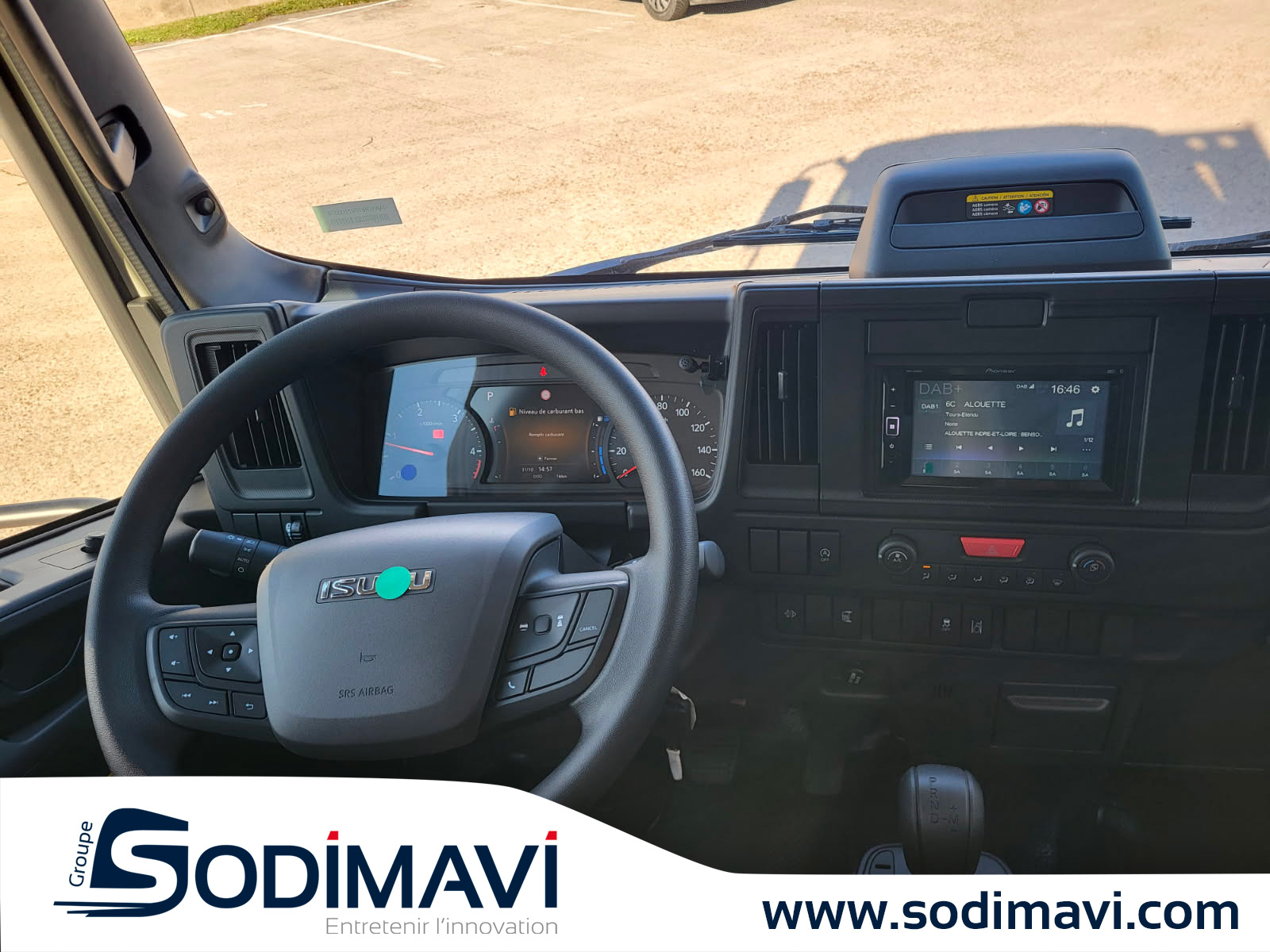 Isuzu M21 TT Benne et coffre – Image 3