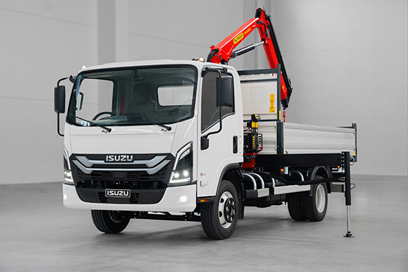 Isuzu M30 grue en situation