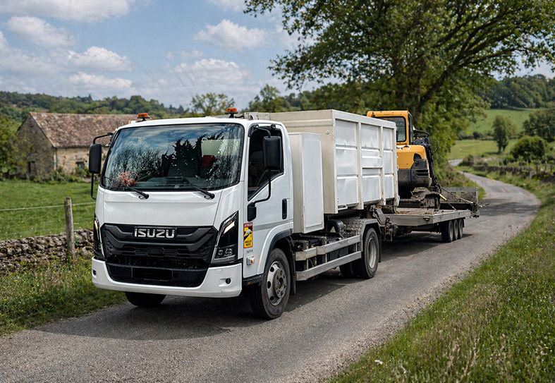 Isuzu M30 grue en situation