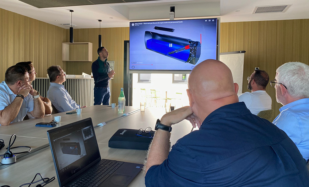 Présentation de la gamme LNG Volvo Trucks aux transporteurs lors du LNG TOUR Sodimavi
