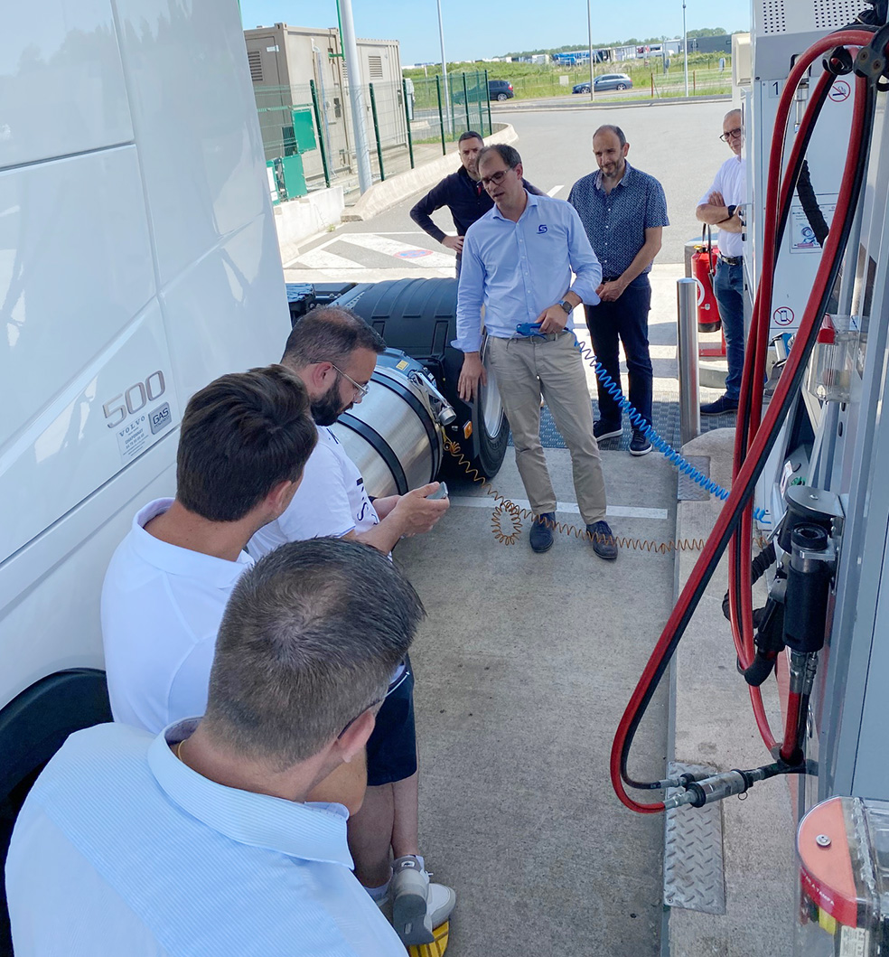 Ravitaillement GNL d’un Volvo Gas Powered lors du LNG TOUR Sodimavi à Orléans