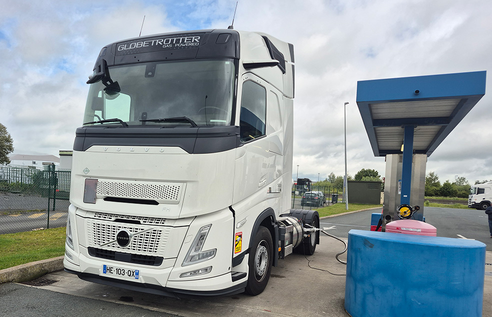 Volvo Globetrotter Gas Powered exposé chez Sodimavi lors du LNG TOUR